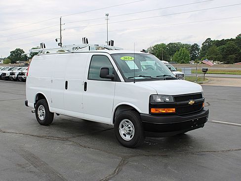 Used 2024 Chevrolet Express 2500 w/ Driver Convenience Package RWD image 2
