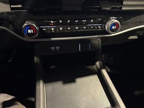 Used 2025 Honda Prologue EX image 18