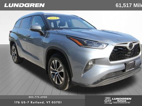 Used 2021 Toyota Highlander XLE AWD/4WD image 1