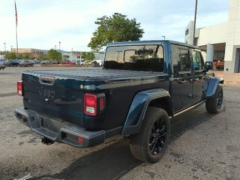 Certified 2025 Jeep Gladiator Sport AWD/4WD image 3