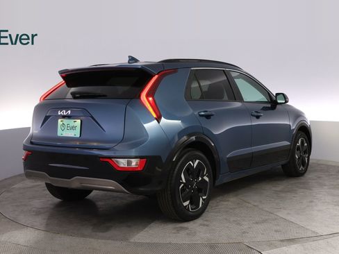 Used 2023 Kia Niro Wind w/ Wind Preserve Package FWD image 3