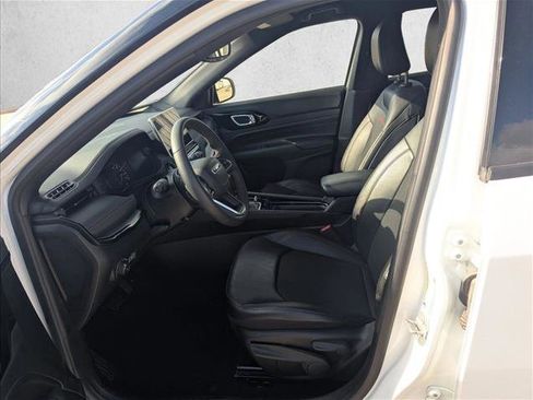 Used 2025 Jeep Compass Trailhawk AWD/4WD image 15