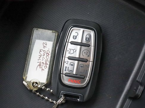 New 2026 Chrysler Pacifica Select image 33