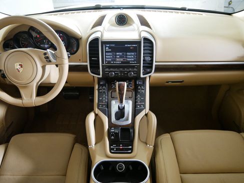 Used 2014 Porsche Cayenne AWD/4WD image 10