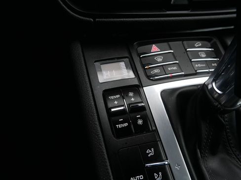 Used 2021 Porsche Macan image 27