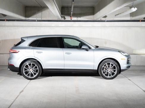 Certified 2023 Porsche Cayenne AWD/4WD image 8