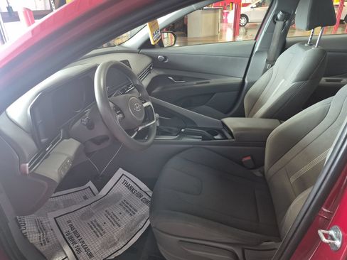 Used 2021 Hyundai Elantra SE FWD image 10
