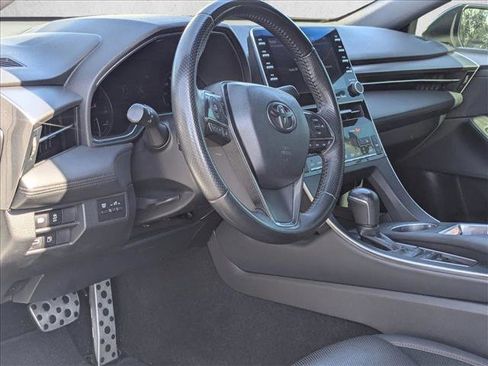 Used 2019 Toyota Avalon XSE image 2