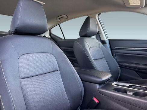 Used 2025 Nissan Altima 2.5 SV image 30