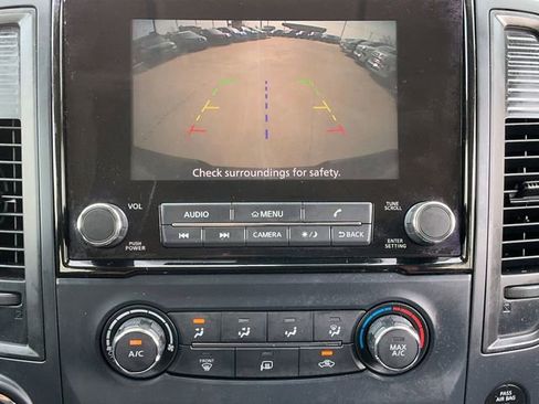 Used 2022 Nissan Titan SV image 19
