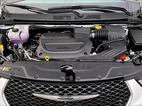 New 2026 Chrysler Pacifica Pinnacle w/ Trailer Tow Group image 9