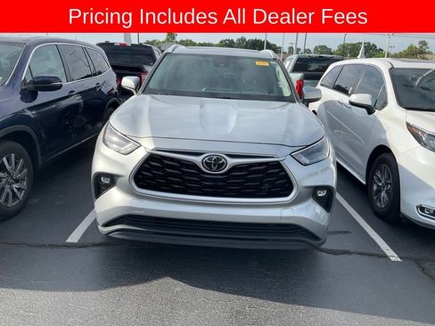 Used 2023 Toyota Highlander XLE FWD image 10