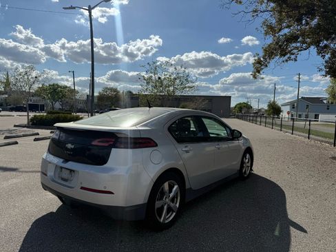 Used 2011 Chevrolet Volt Premium w/ Premium Trim Package image 6