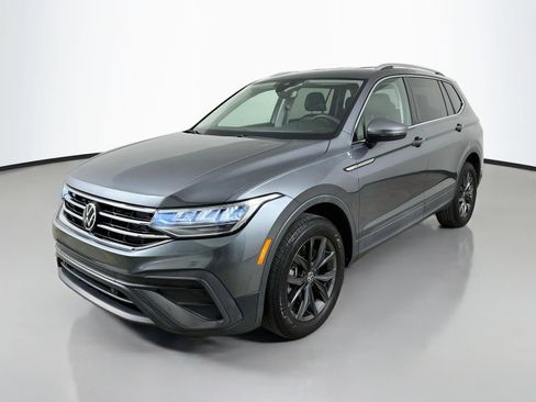 Used 2023 Volkswagen Tiguan SE FWD image 1