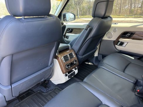 Used 2020 Land Rover Range Rover HSE image 20