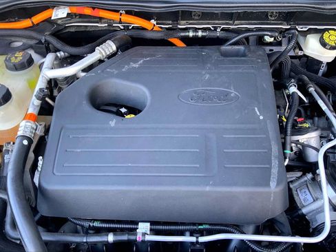 Used 2020 Ford Escape Titanium FWD image 30