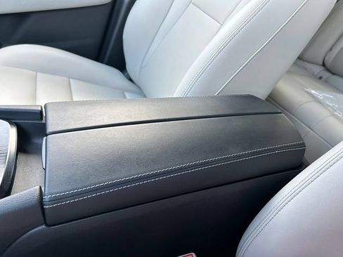 Certified 2025 Nissan Rogue SL FWD image 38