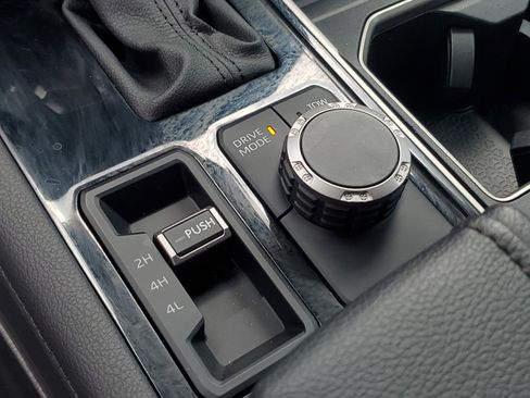 Used 2023 Toyota Tundra Limited AWD/4WD image 9