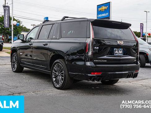 Used 2024 Cadillac Escalade ESV V AWD/4WD image 8