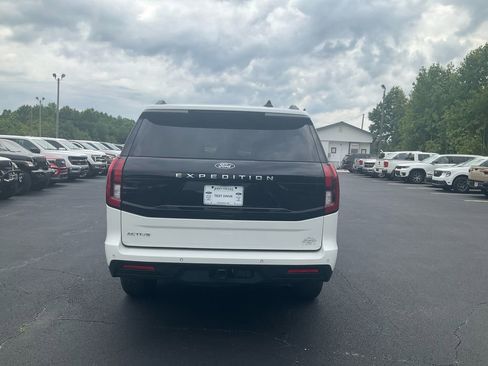 Certified 2025 Ford Expedition Active RWD image 6