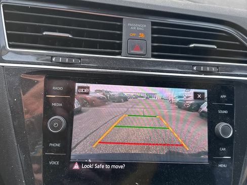 Used 2022 Volkswagen Tiguan SE image 16