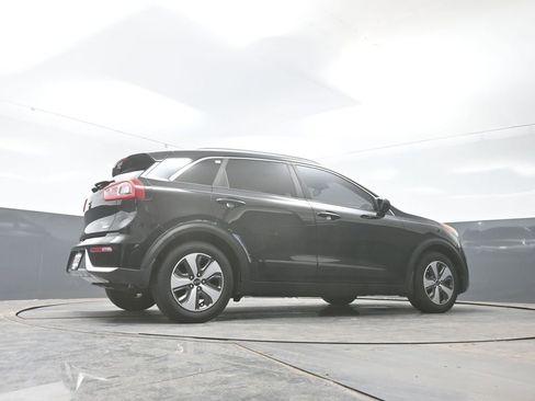 Used 2017 Kia Niro LX image 42