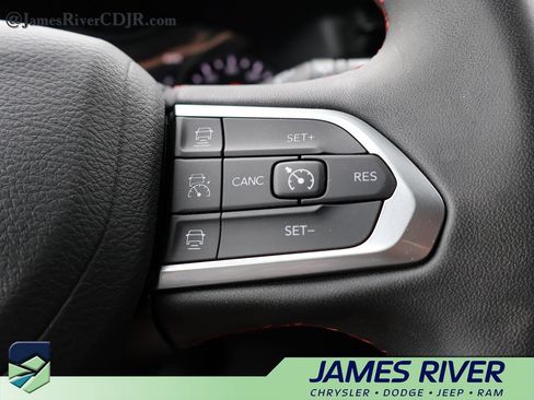 Used 2025 Jeep Compass Trailhawk AWD/4WD image 28