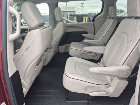 Used 2020 Chrysler Pacifica Limited w/ Advanced Safetytec Group FWD image 15