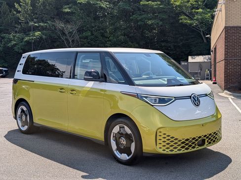 Used 2025 Volkswagen ID. Buzz Pro S Plus RWD image 11