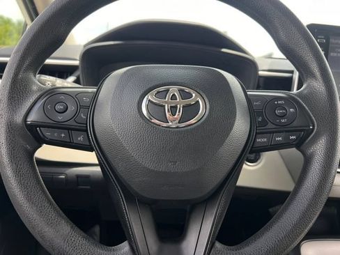 Used 2021 Toyota Corolla LE w/ LE Convenience Package FWD image 21