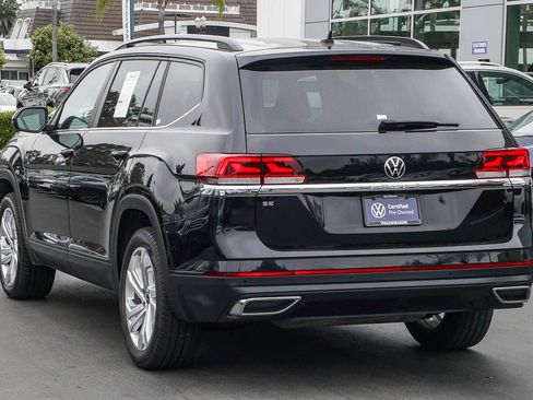 Certified 2023 Volkswagen Atlas SE w/ Black Wheel Package FWD image 8