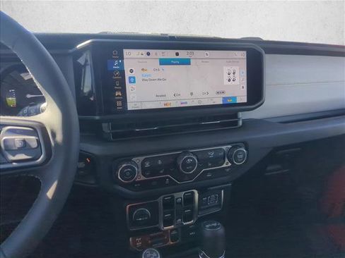 Used 2025 Jeep Wrangler Willys image 14