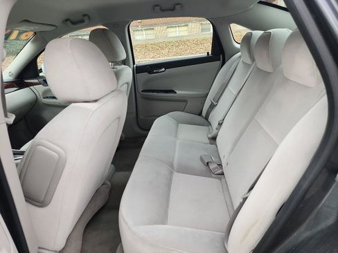 Used 2010 Chevrolet Impala LT FWD image 11