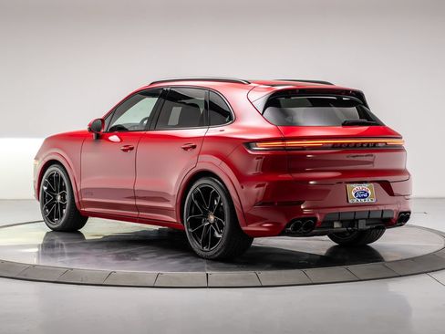 Used 2025 Porsche Cayenne GTS AWD/4WD image 3