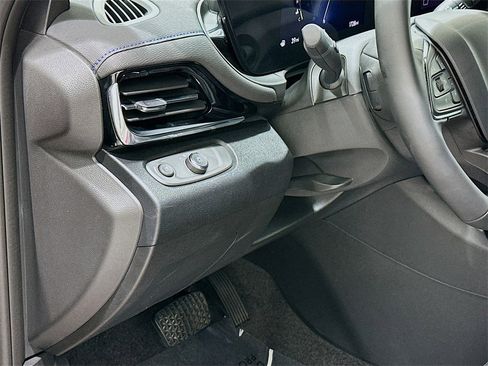 Used 2025 Buick Envista Sport Touring w/ Convenience I Package image 9