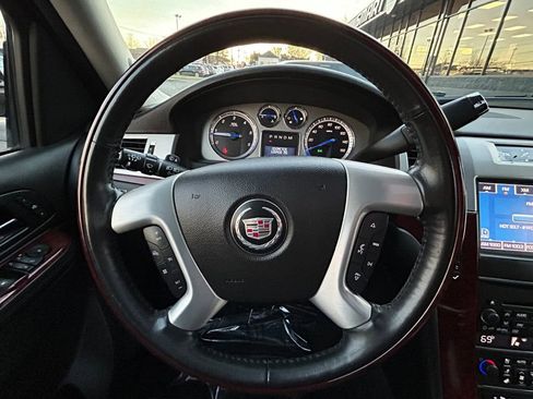 Used 2014 Cadillac Escalade Luxury image 26