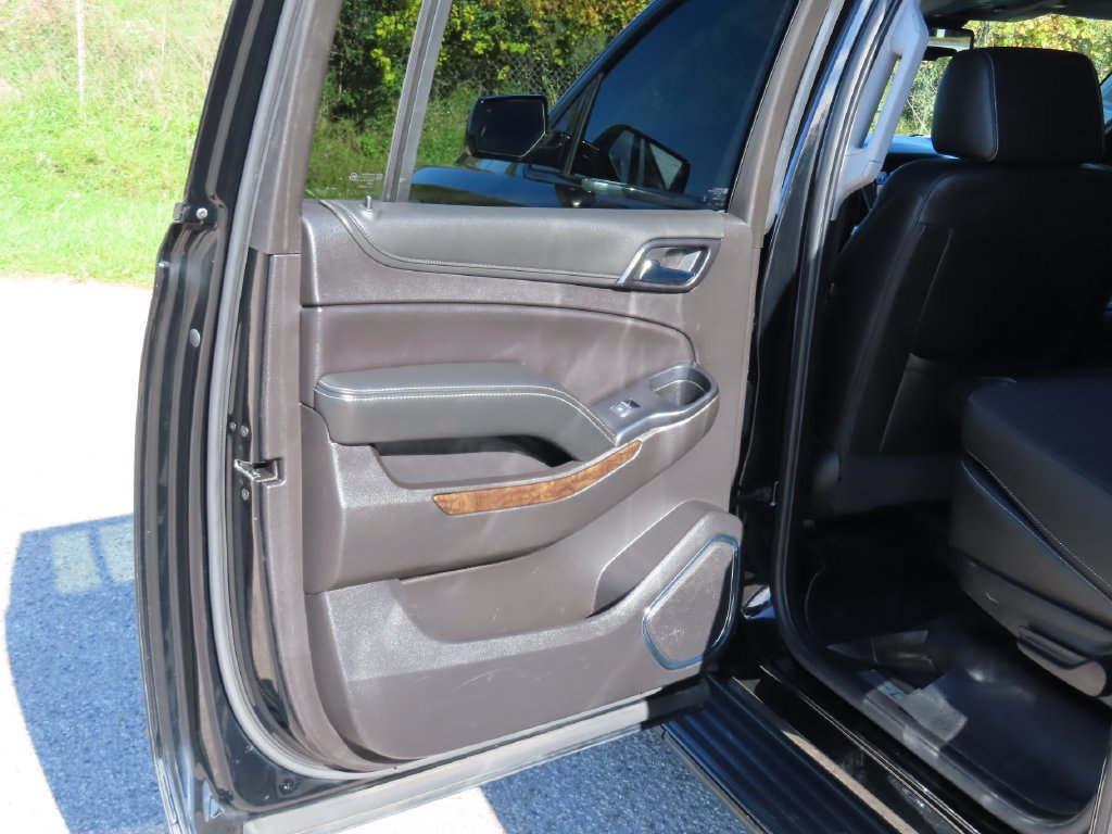 Used 2020 Chevrolet Suburban LT AWD/4WD image 37