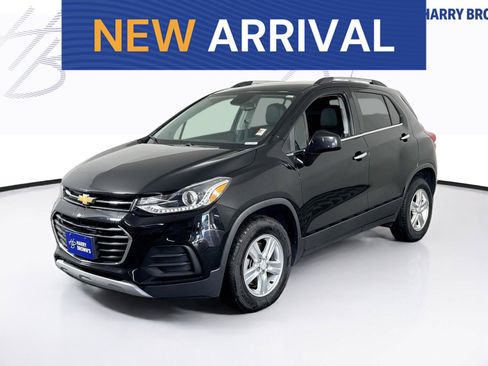 Used 2018 Chevrolet Trax LT w/ LT Convenience Package AWD/4WD image 1