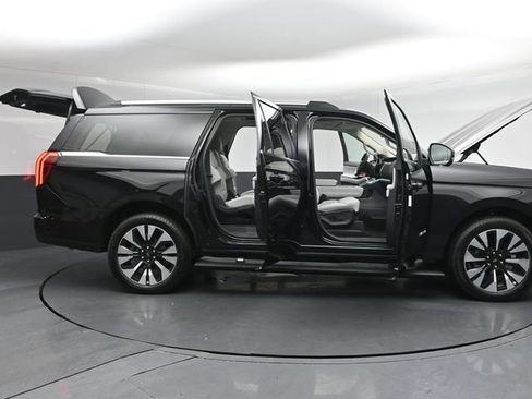 Certified 2025 Ford Expedition Max Platinum w/ Driver's Package AWD/4WD image 55