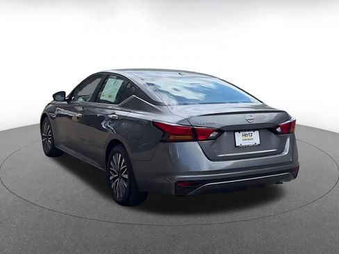 Used 2025 Nissan Altima 2.5 SV FWD image 11