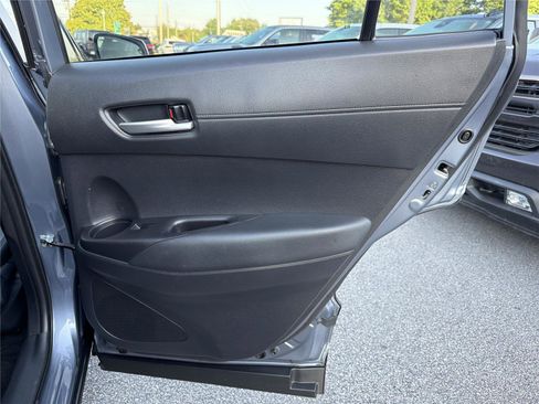Used 2025 Toyota Corolla Cross XLE FWD image 14