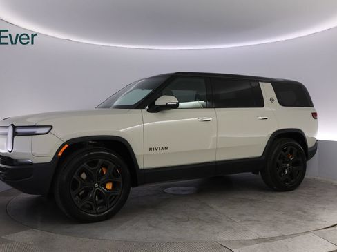 Used 2025 Rivian R1S Adventure AWD/4WD image 18