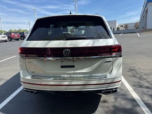 Used 2024 Volkswagen Atlas SEL Premium R-Line image 8