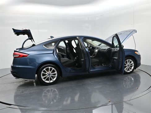 Used 2019 Ford Fusion SE image 50