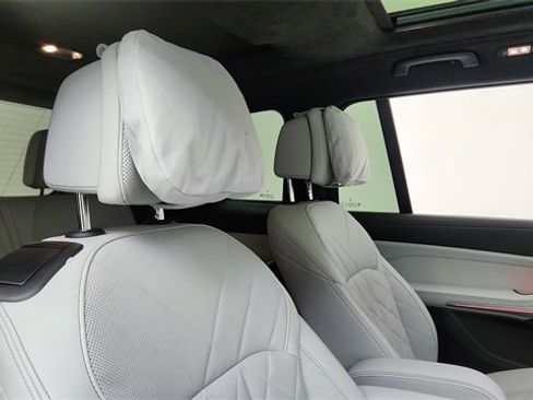 Used 2025 BMW X7 xDrive40i w/ M Sport Package image 25