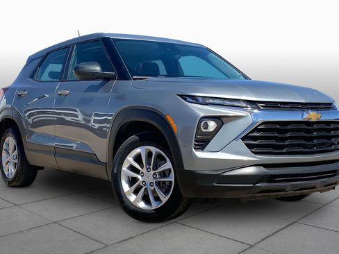 Used 2024 Chevrolet TrailBlazer LS image 3