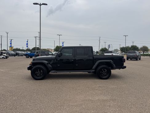 Used 2025 Jeep Gladiator Sport AWD/4WD image 2