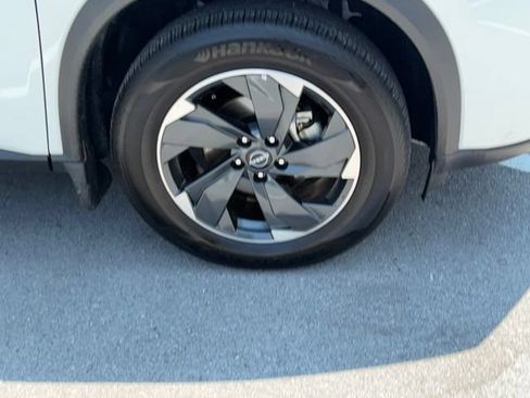 Certified 2025 Nissan Rogue SV AWD/4WD image 11