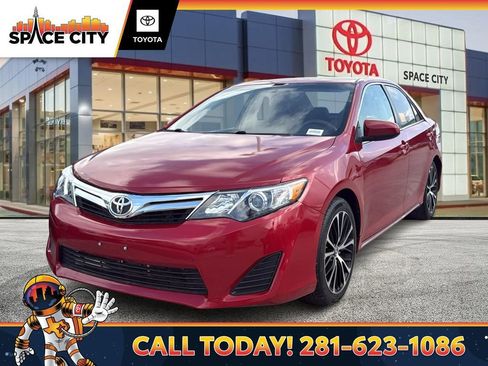Used 2013 Toyota Camry LE image 1