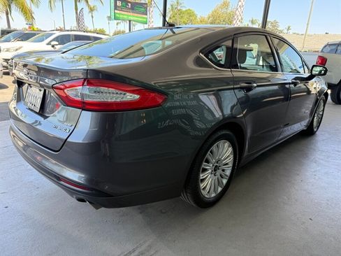 Used 2015 Ford Fusion SE FWD image 10